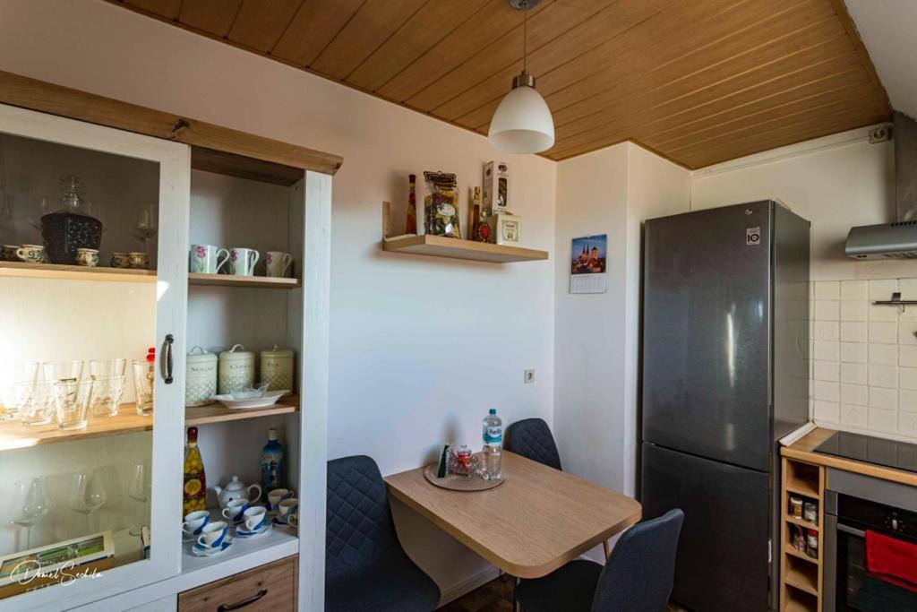 Grosse Unterkunft Zum Wohlfuehlen Stelle Exterior photo